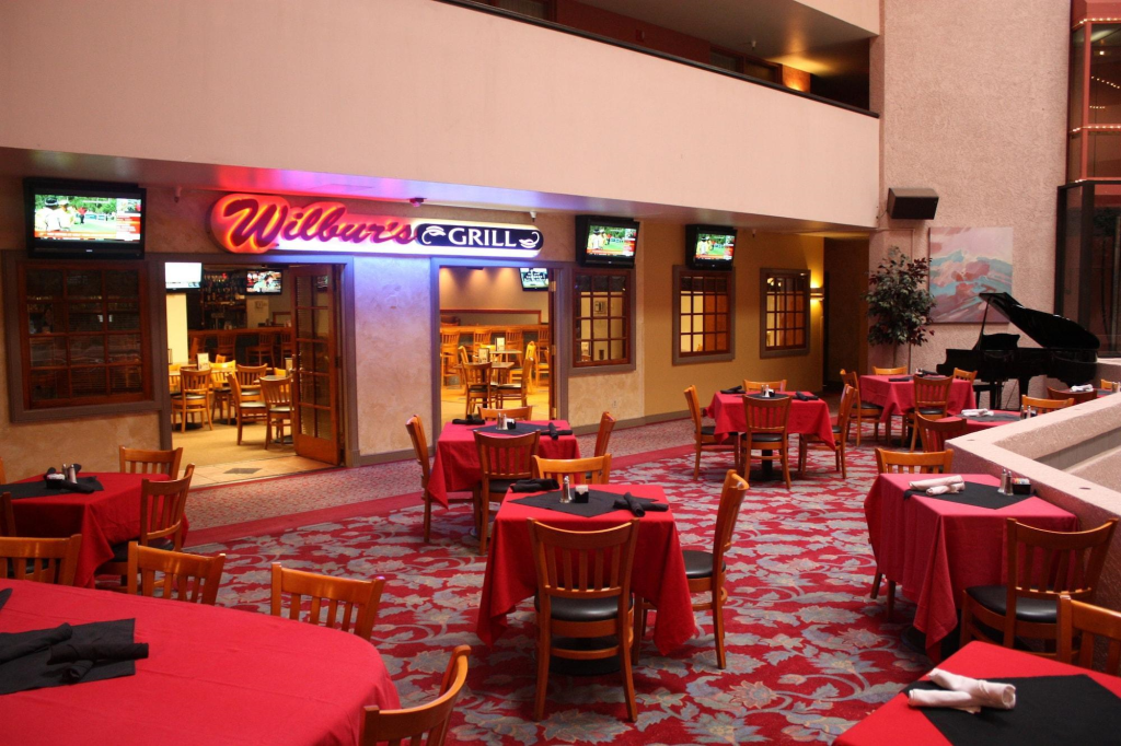 Wilbur's Grill - Viscount Suite Hotel